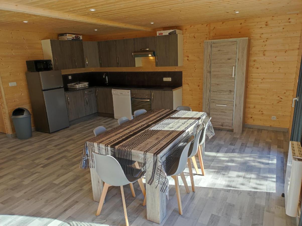 6 Personnes A La Campagne Singly